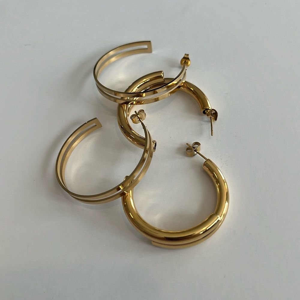 Nwt set of two 18k gold plated over stainless steel high quality hoop earrings